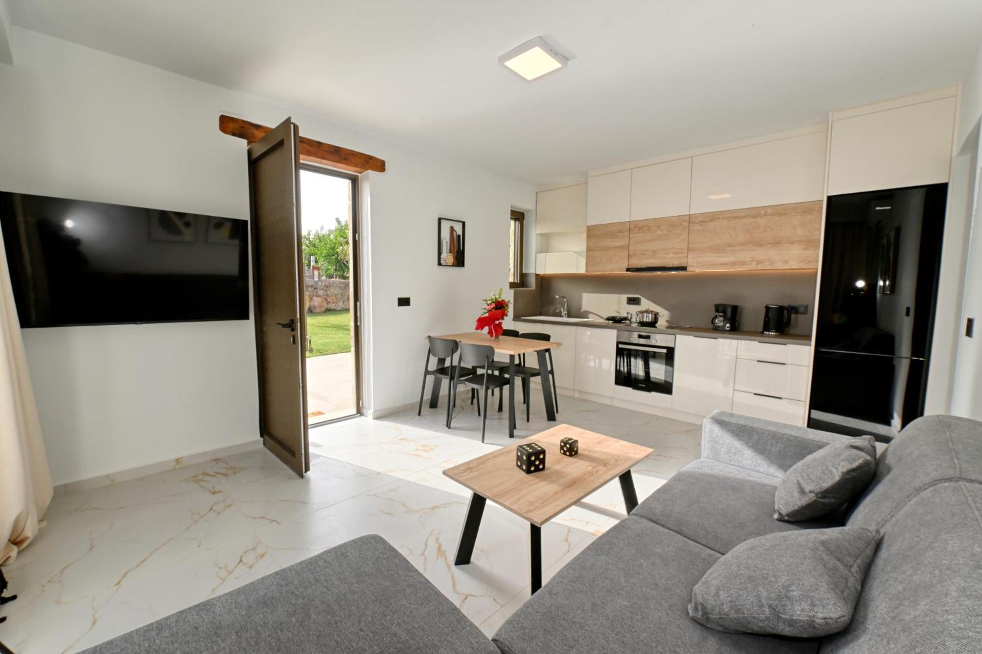 Eagle Bay Loft Apartment Kíssamos Екстериор снимка