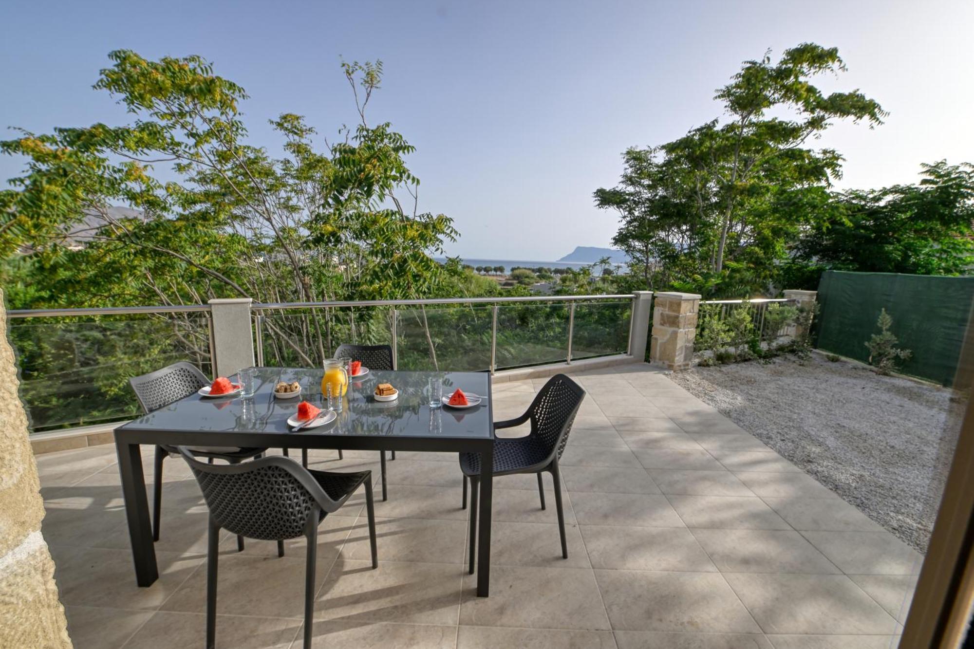 Eagle Bay Loft Apartment Kíssamos Екстериор снимка